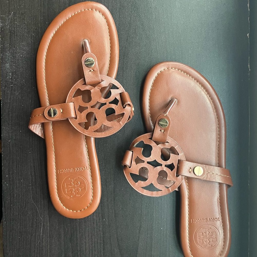Tory Burch brown flip flops size 39 fit my size 5.5 foot